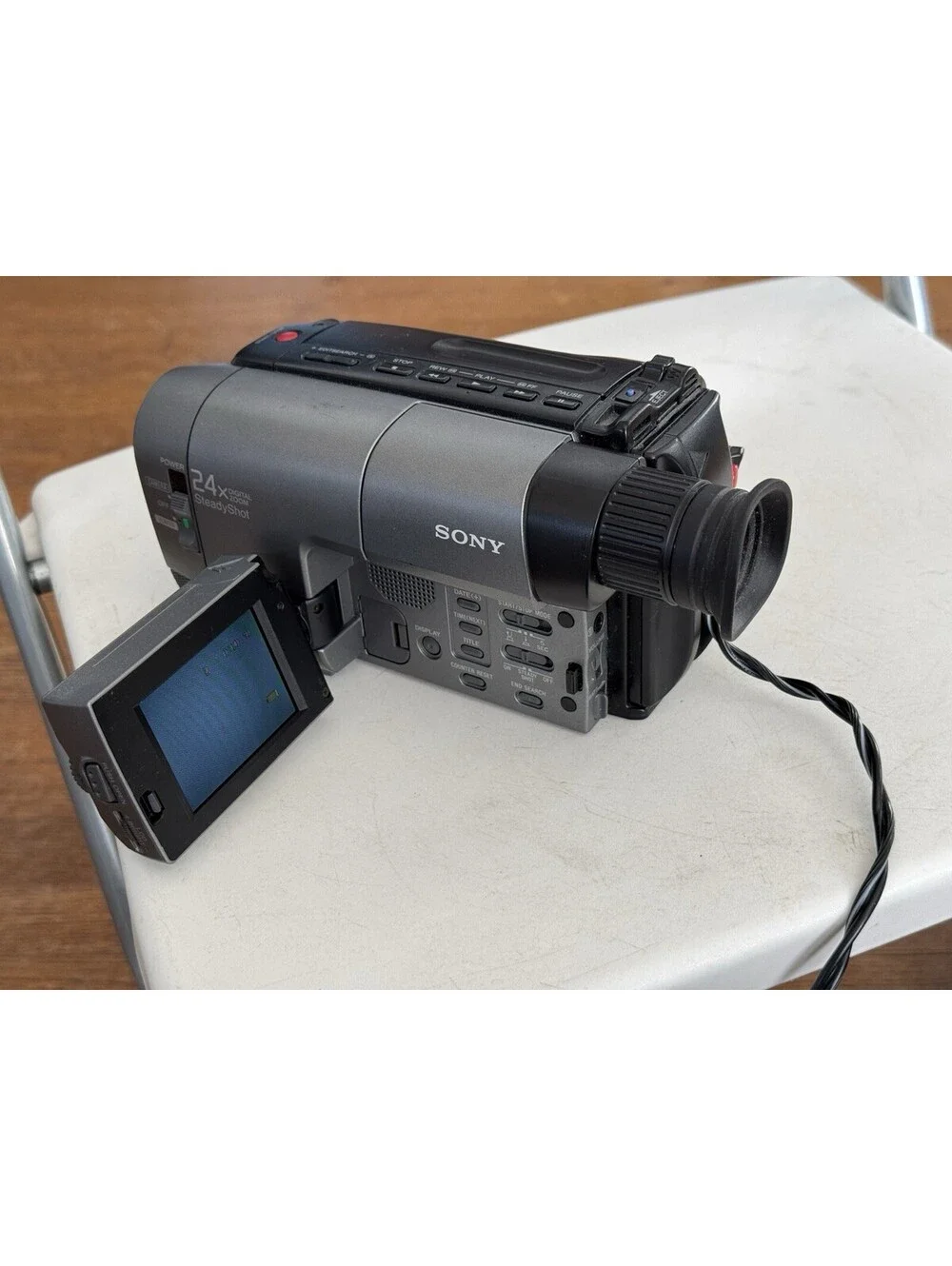 Sony Handycam CCD-TRV21 Video8 Camcorder 24x Zoom 2.5